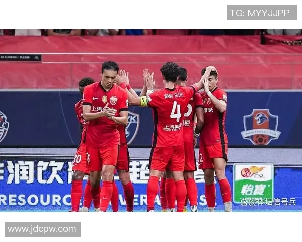 唏嘘！蓉城中超输4场便丢冠 被2中游队双杀 名记：球迷乱树敌闯祸